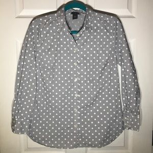 🌺 2/$20 Ann Taylor Petite Grey & White Dot Blouse